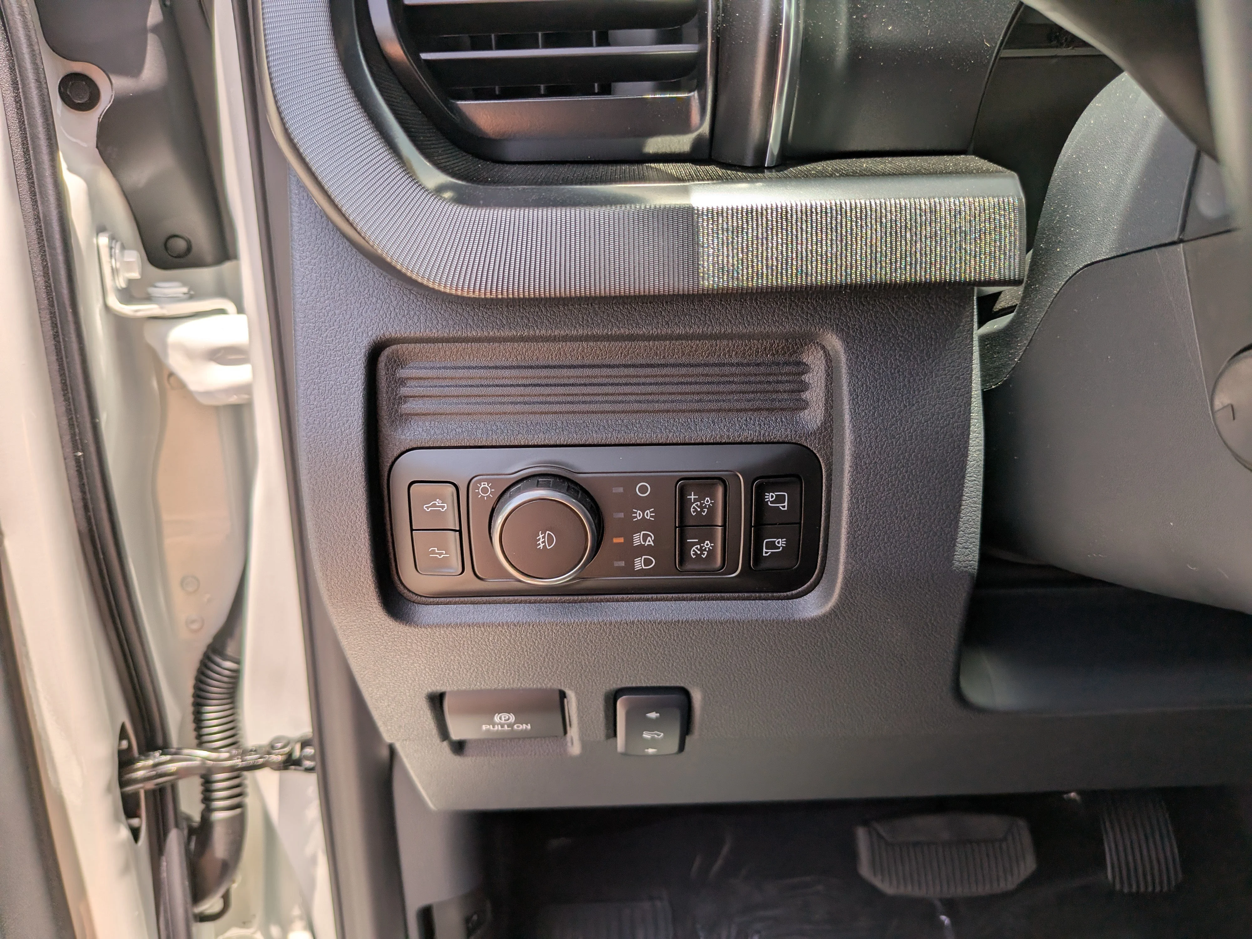New 2026 Star White Metallic Tri-Coat Ford F-250® Platinum® image 32