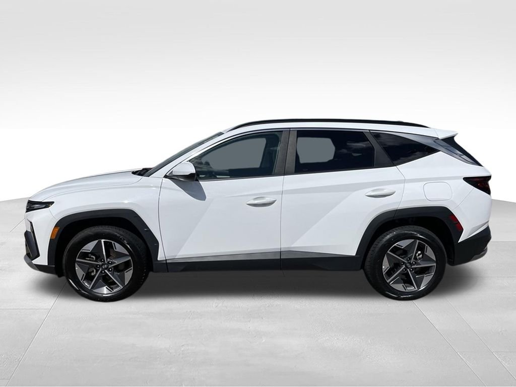 Used 2025 White Hyundai SEL image 24