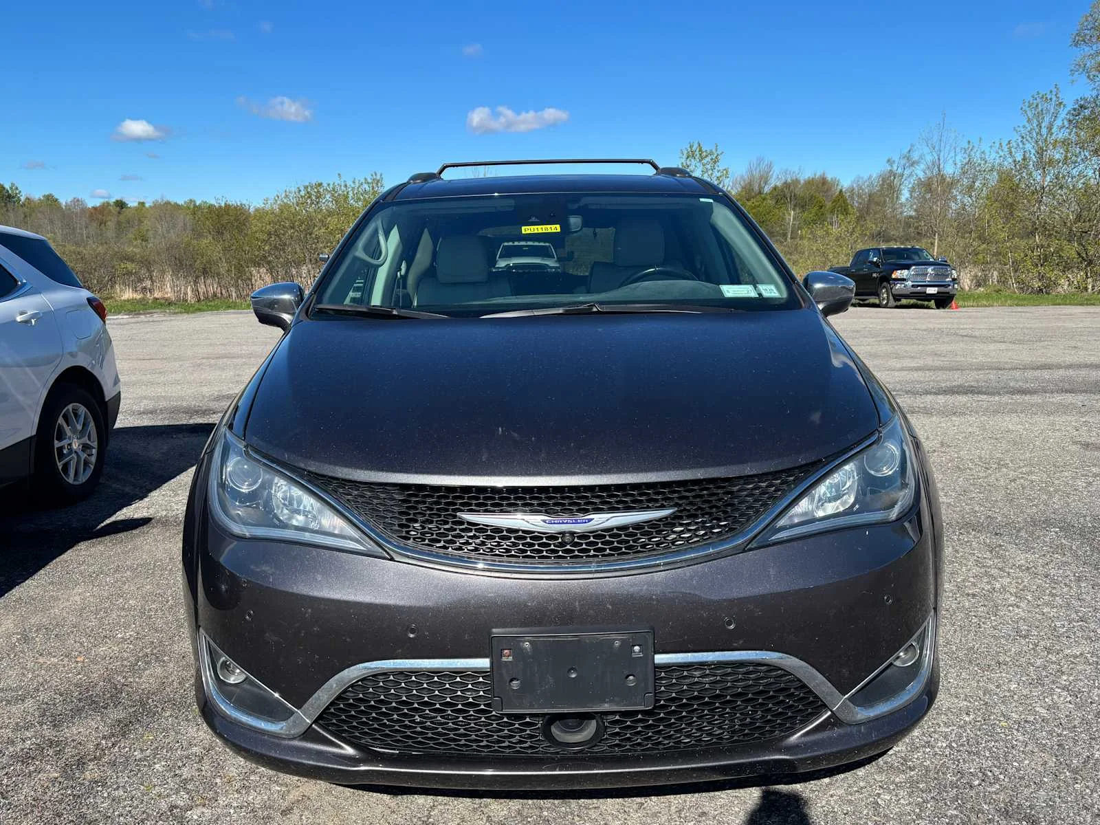 2020 Chrysler Pacifica Limited's photo