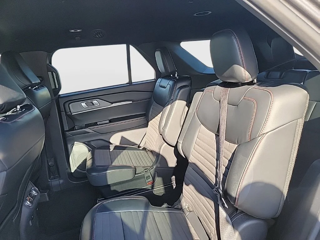 Used 2025 Gray Ford ST-Line image 12