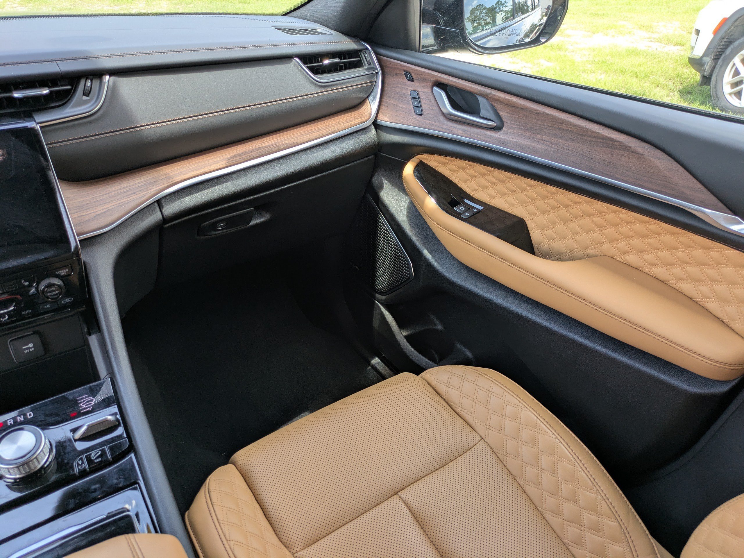 Used 2024 Diamond Black Crystal Pearlcoat Jeep Summit image 16
