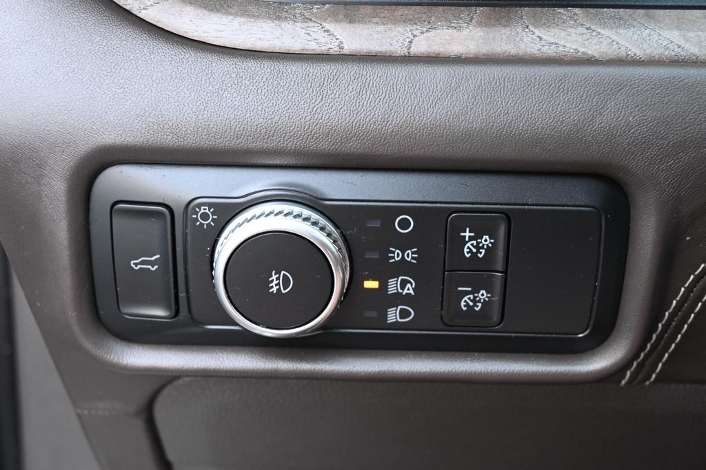 Used 2020 White Metallic Ford Platinum image 40