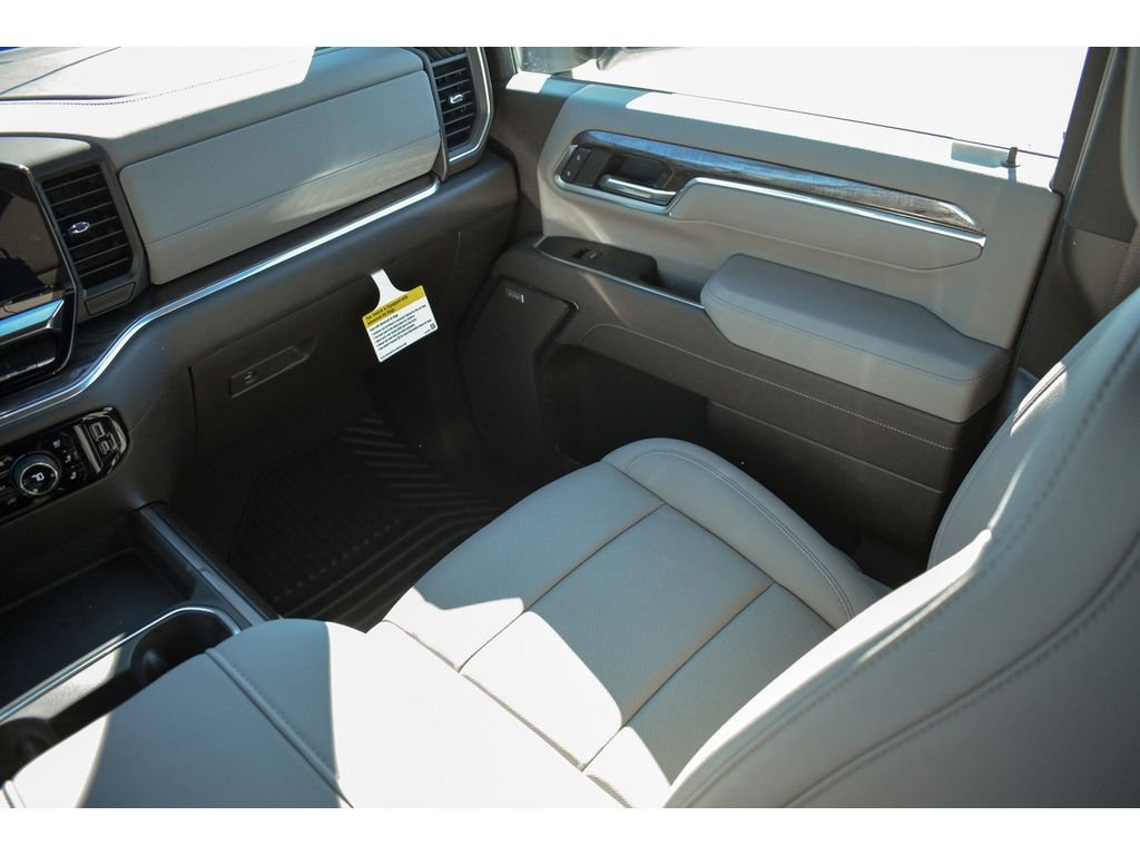 2025 Chevrolet Silverado 3500 HD LTZ - Photo 10