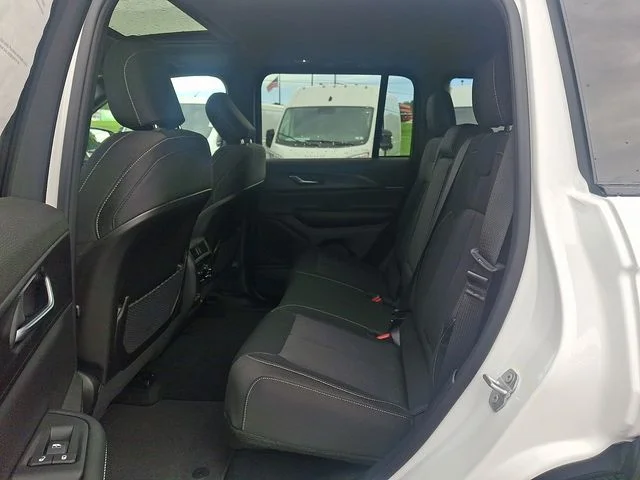 New 2027 White/off-white Jeep Laredo X image 9