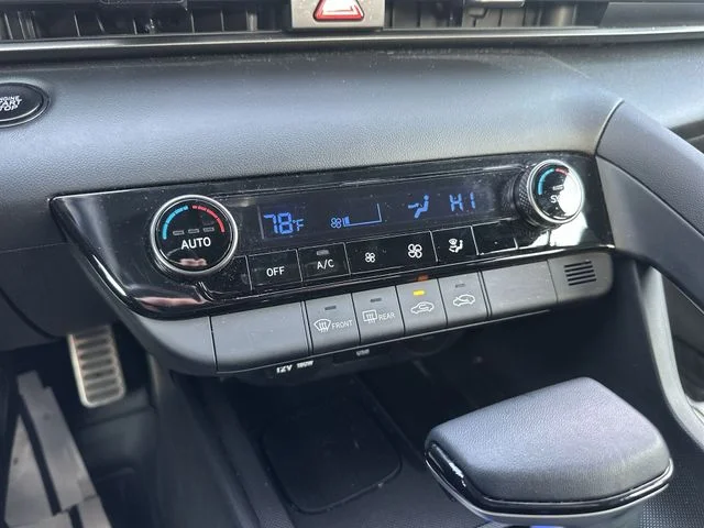 Used 2025 Red Hyundai SEL Sport image 18