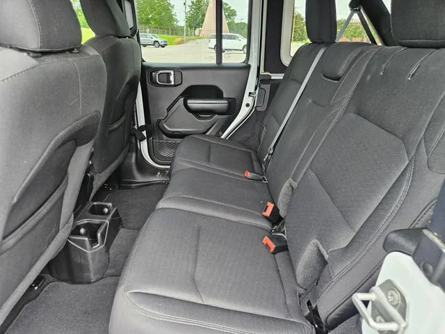 Used 2021  Jeep Unlimited Sport Altitude image 25
