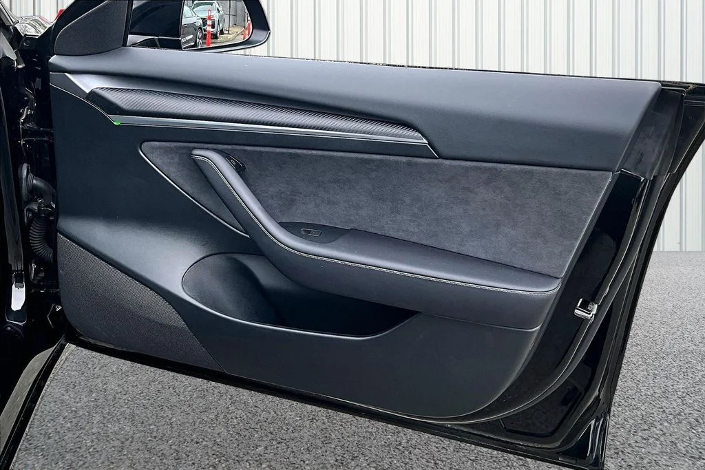 Used 2023  Tesla Performance image 28