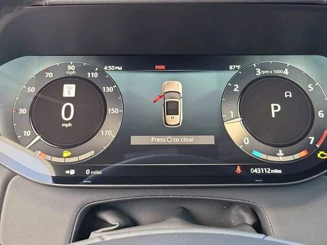 Used 2023 Gray Land Rover SE image 27
