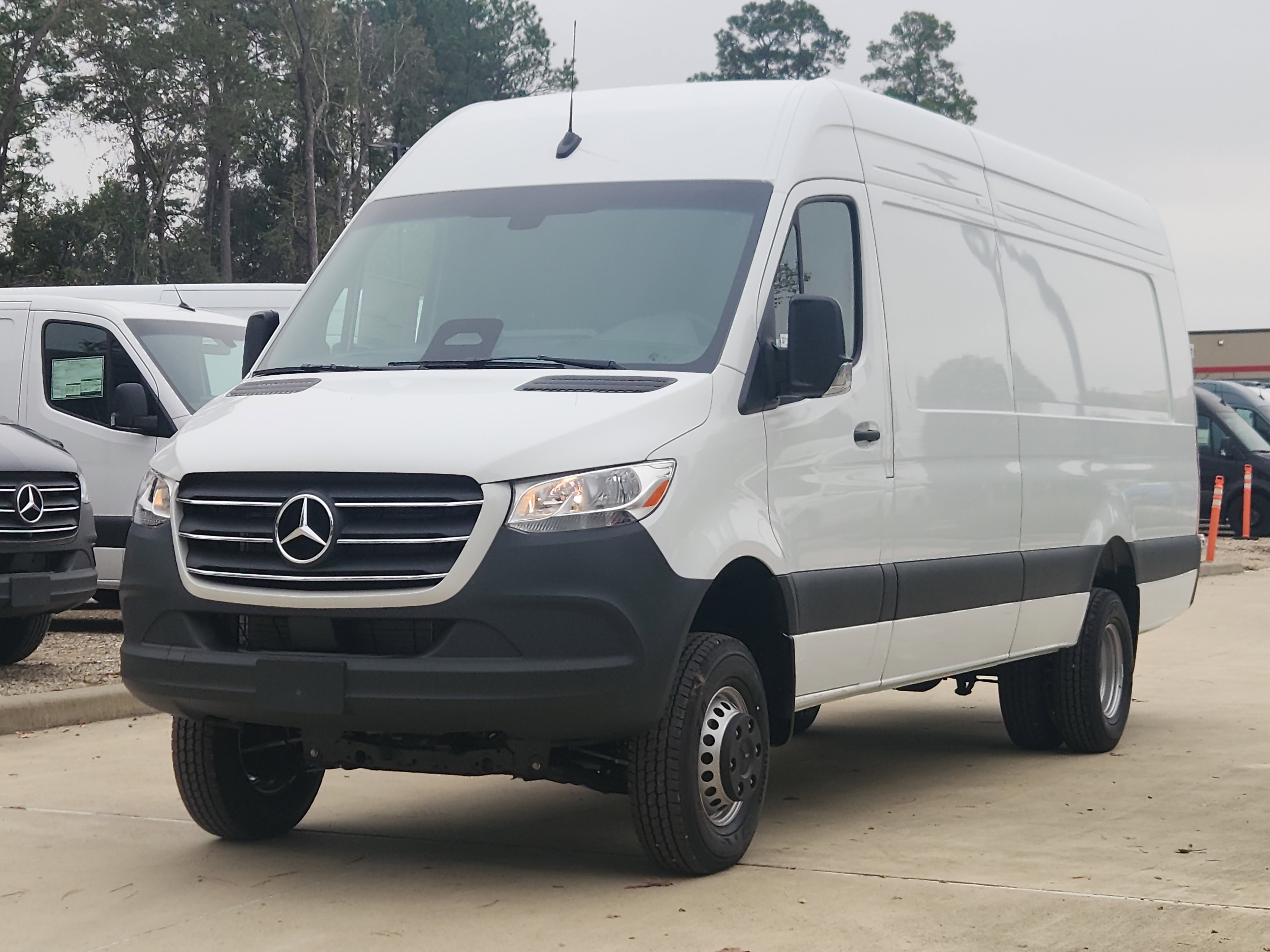 New 2026 Arctic White Mercedes-Benz Cargo 170 WB image 4