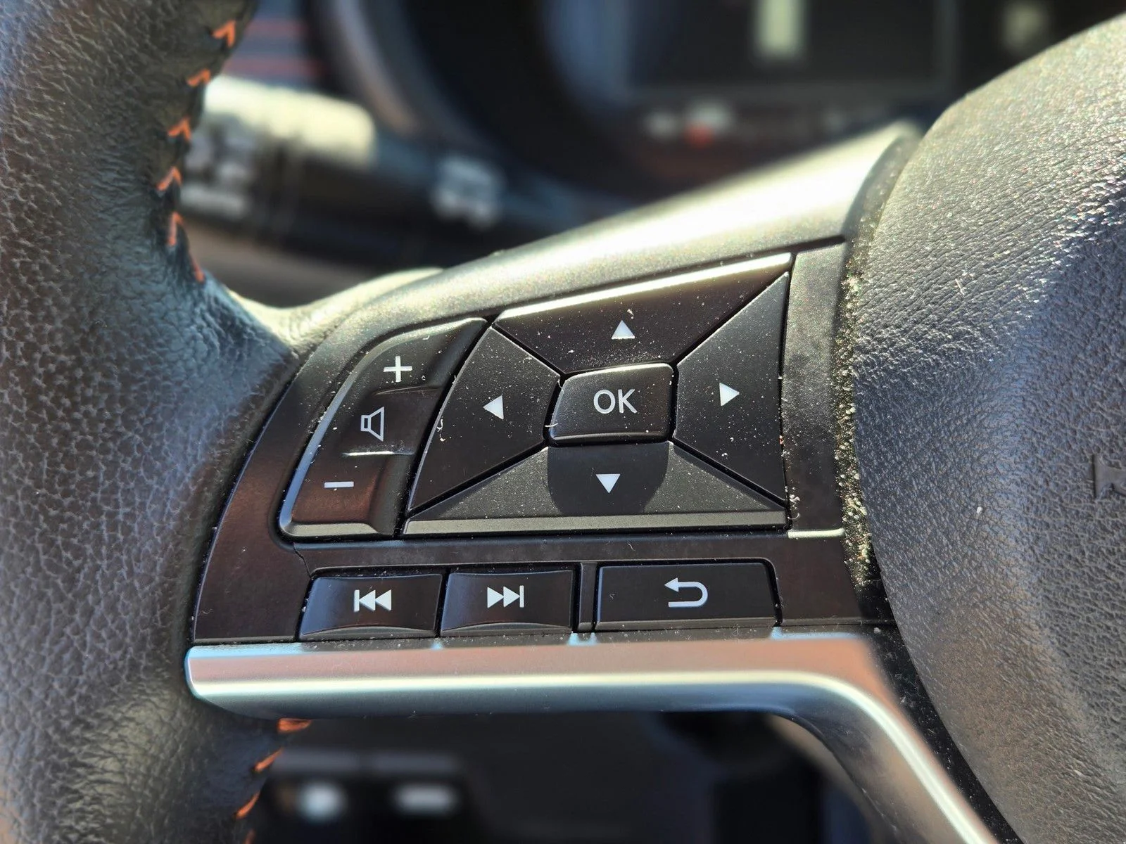 Used 2024 Gray/Super Black Nissan SR image 27