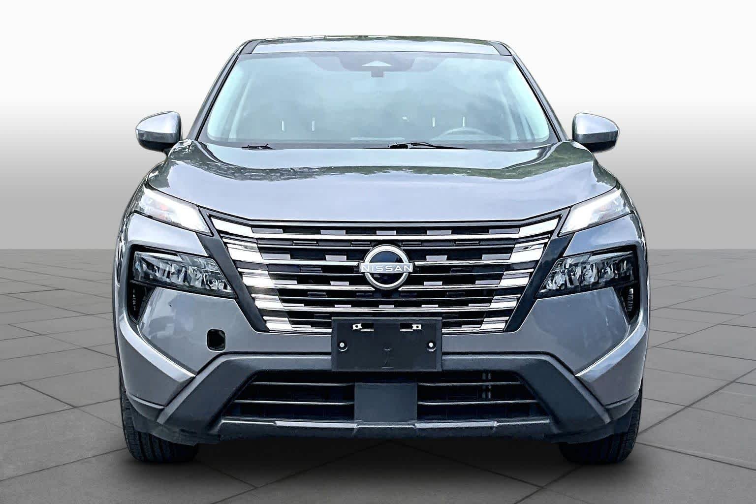 Used 2025 Gun Metallic Nissan SV image 4