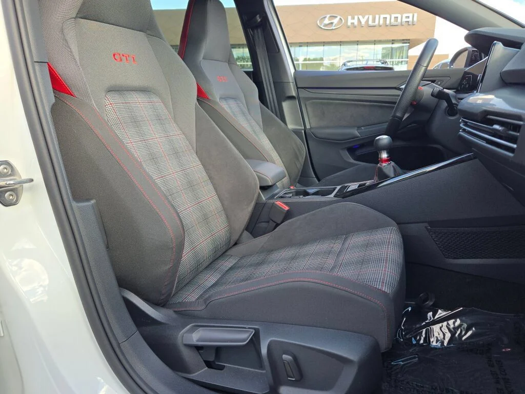 Used 2024  Volkswagen S image 6