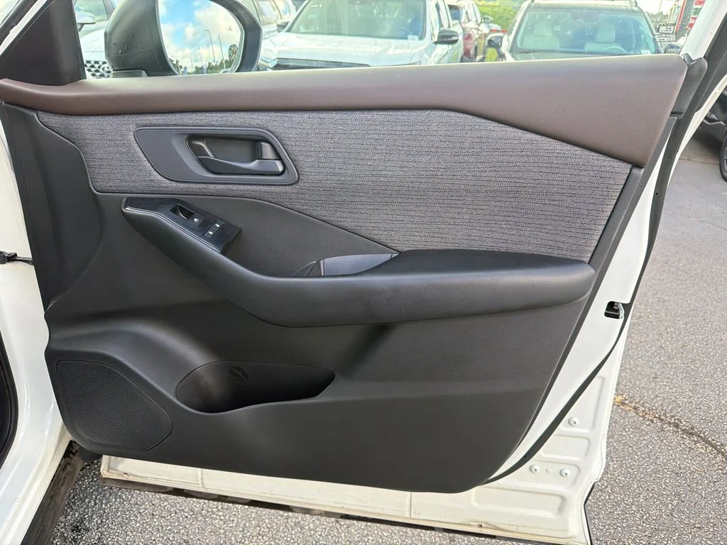 Used 2023 White Nissan S image 14
