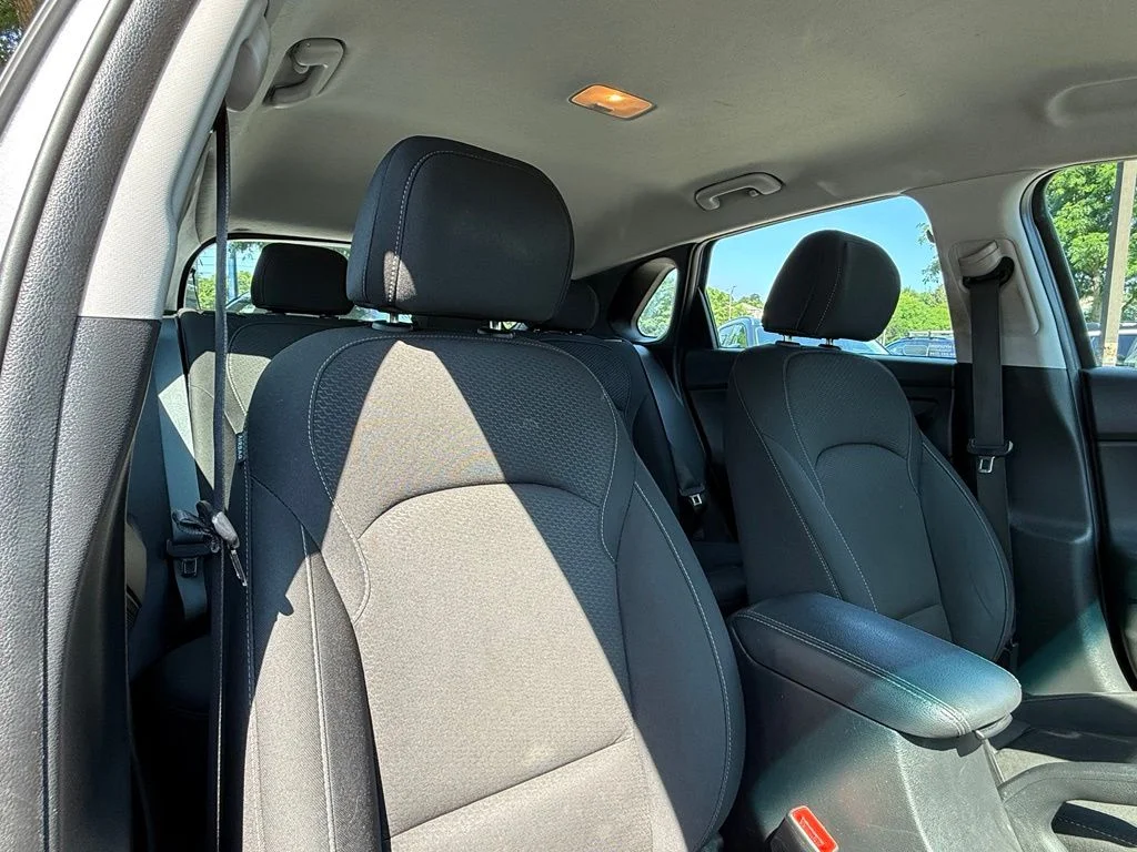 Used 2018 White Hyundai Base image 26