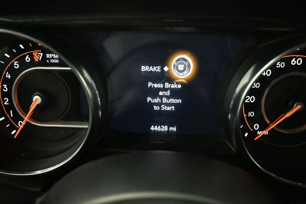 Used 2020 Blue Jeep Unlimited Sport Altitude image 13