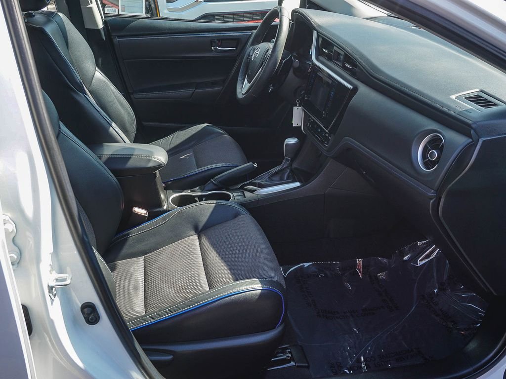 Used 2018 White Toyota SE image 12