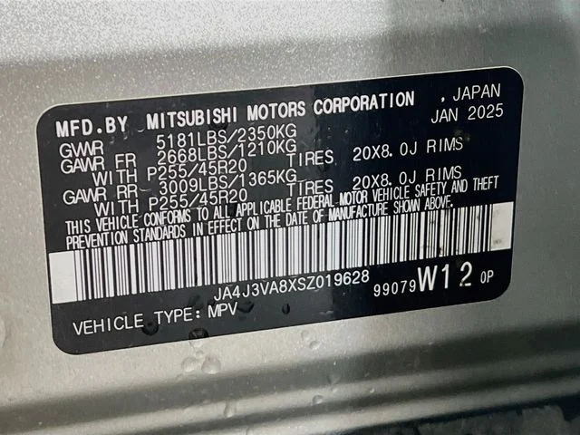 Used 2025 Silver Mitsubishi SE image 30
