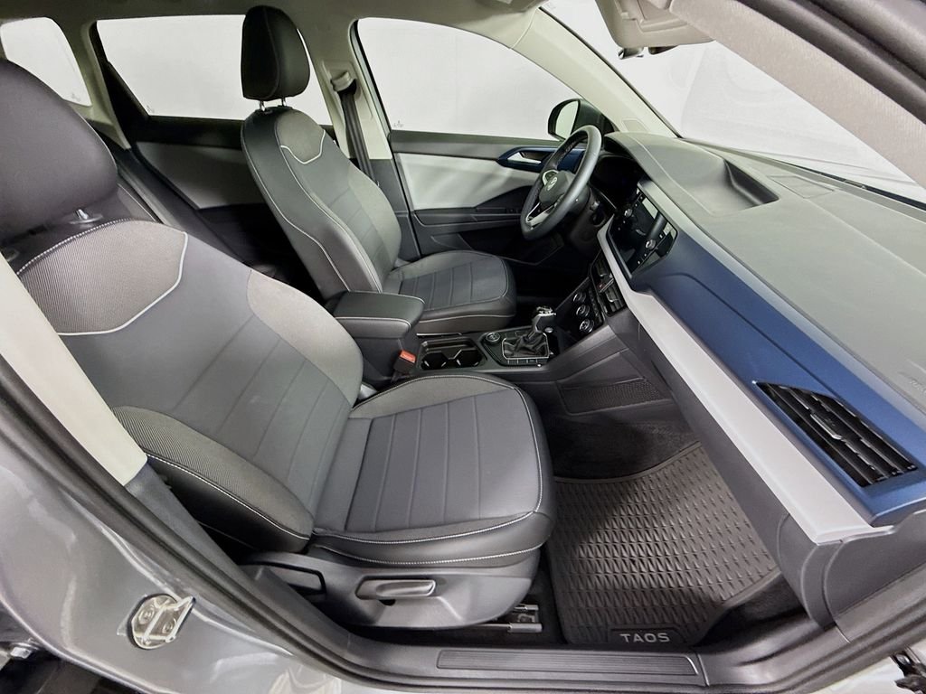 Used 2023 Silver Volkswagen 1.5T SE image 30
