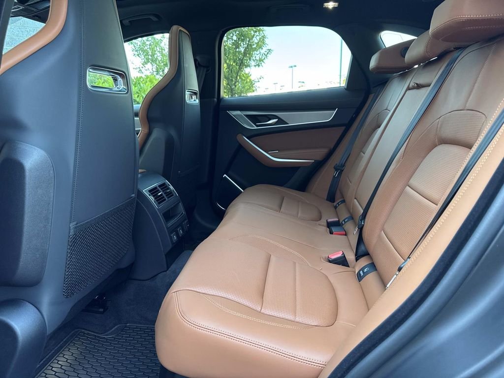 2026 Jaguar F-Pace R-Dynamic S - Photo 13