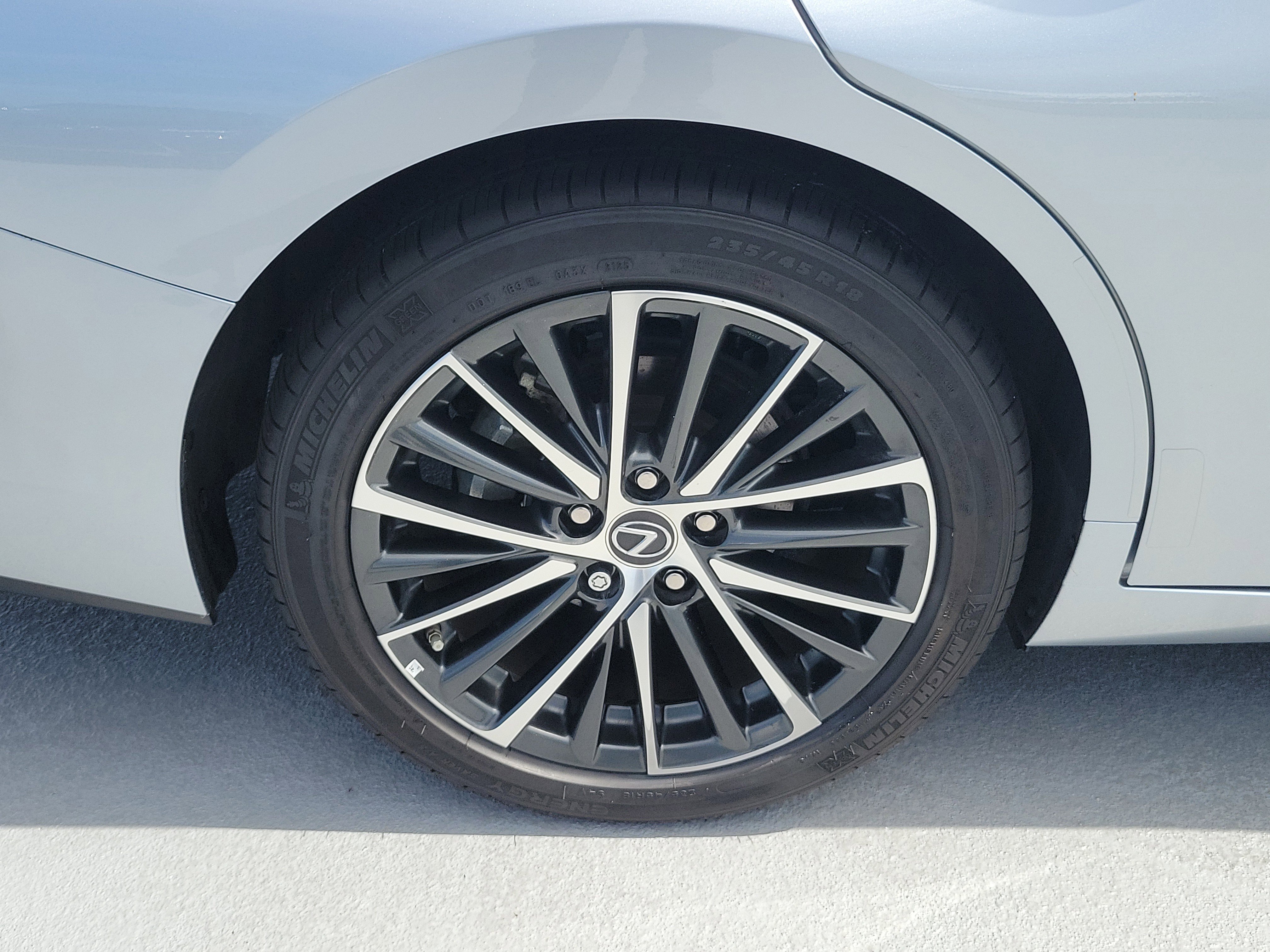 2025 Lexus ES 350 - Photo 7