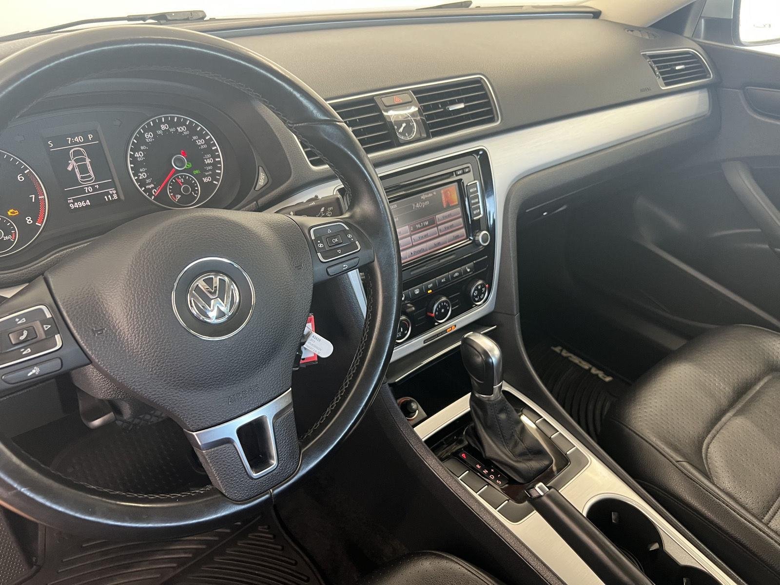 Used 2013 Reflex Silver Metallic Volkswagen 2.5L SE image 19