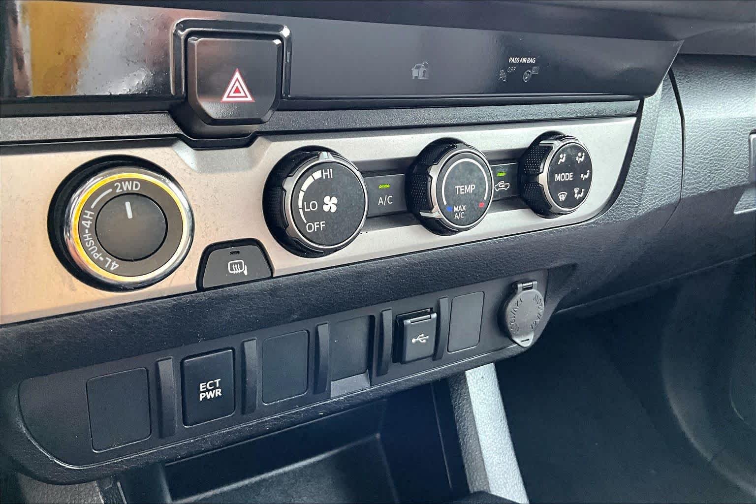 Used 2020 Midnight Black Metallic Toyota SR image 31