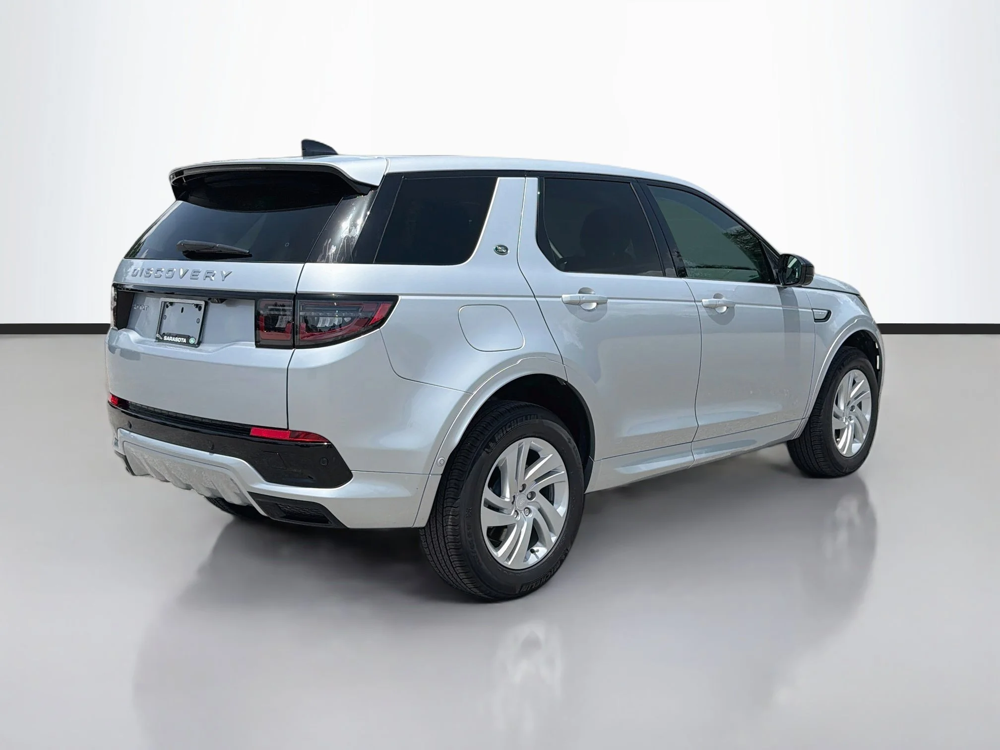 Certified Used 2025 Hakuba Silver Metallic Land Rover S image 5