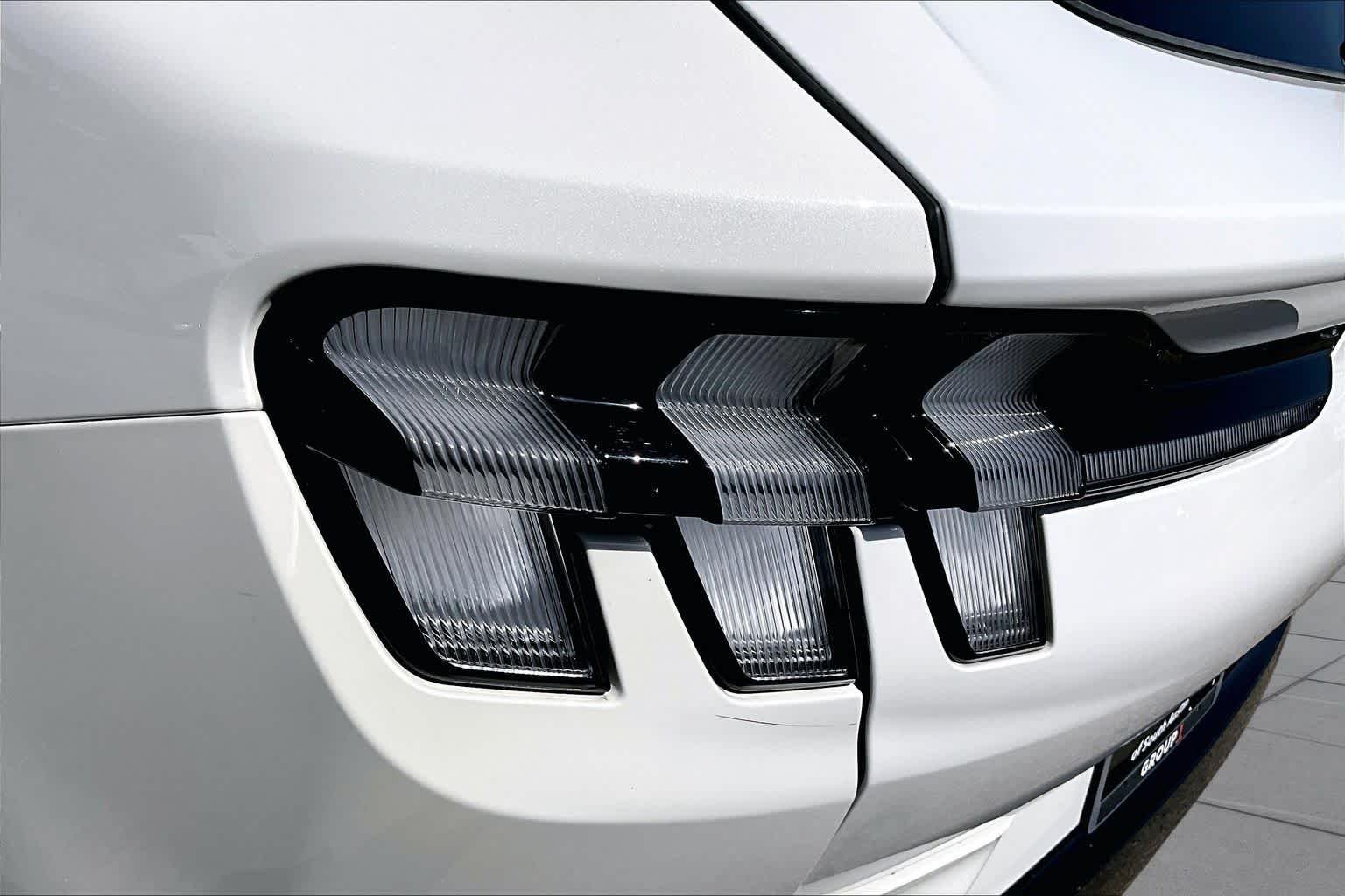 Used 2024 Star White Metallic Tri-Coat Ford Premium image 27