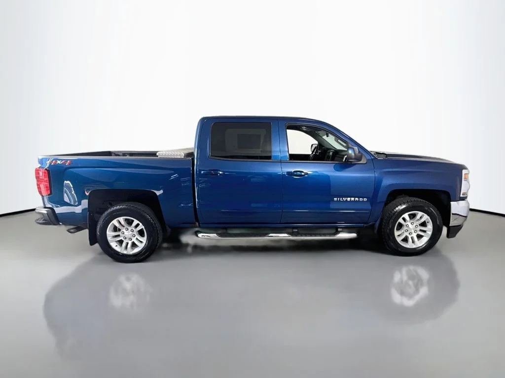Used 2018 Deep Ocean Blue Metallic Chevrolet LT image 13
