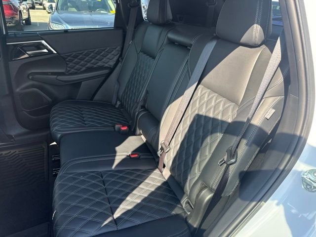 Used 2024  Mitsubishi SEL image 29