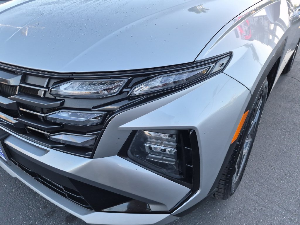 Used 2025 Silver Hyundai SEL image 9