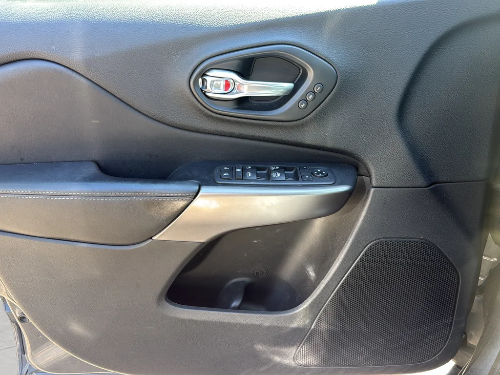 Used 2019 Gray Jeep Limited image 25