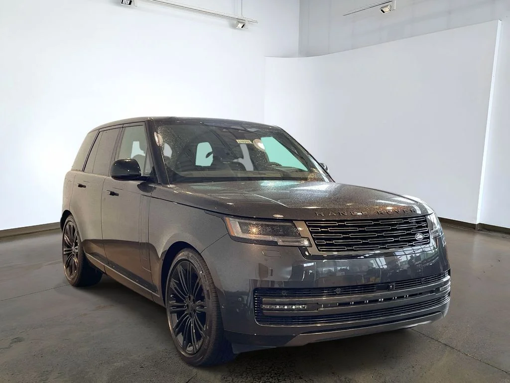 New 2026 Carpathian Grey Land Rover SE image 3