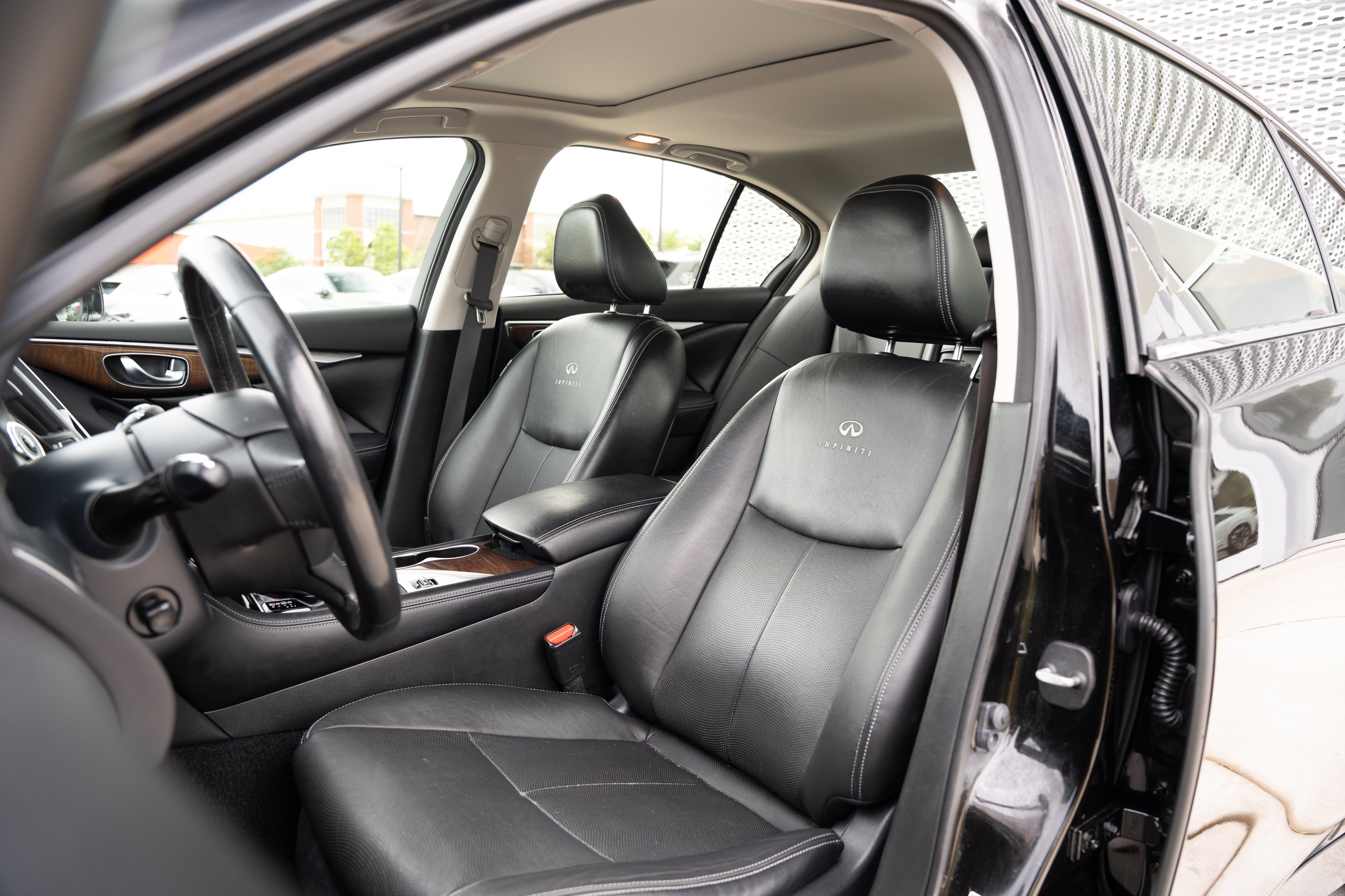 Used 2014 Black Obsidian INFINITI Premium image 17