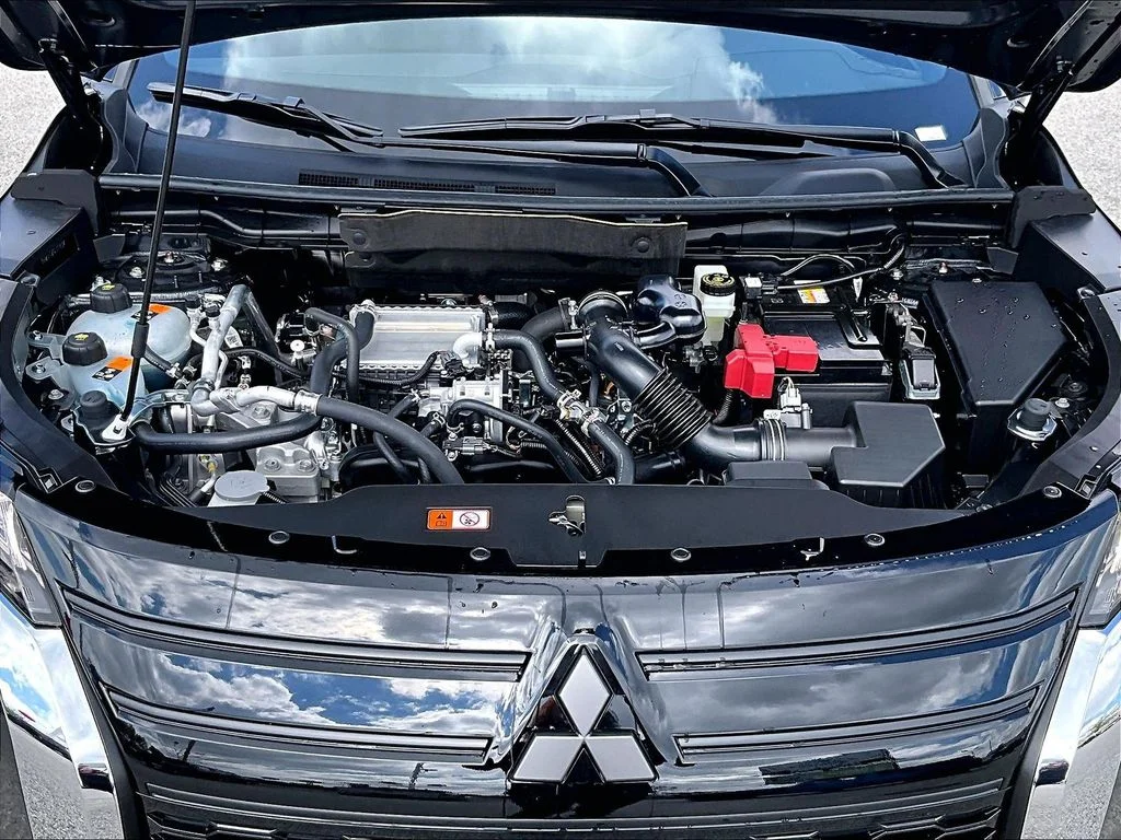 New 2026 Gray Mitsubishi LE image 13