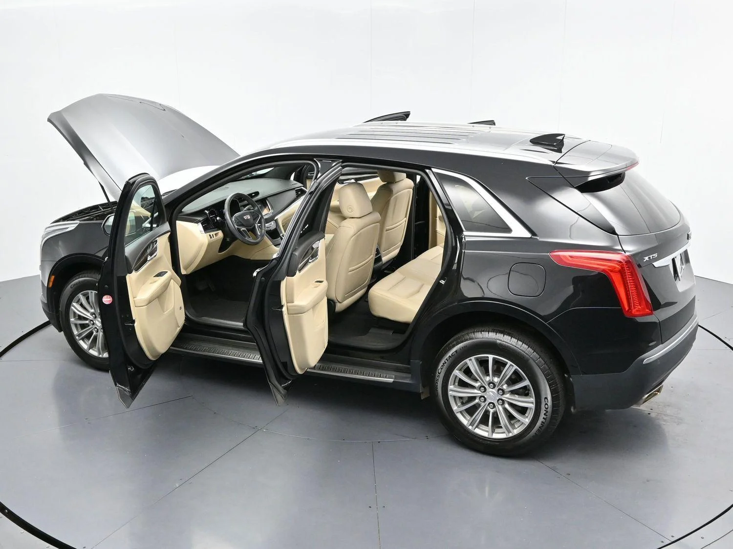 Used 2017 STELLAR BLACK METALLIC Cadillac FWD image 37