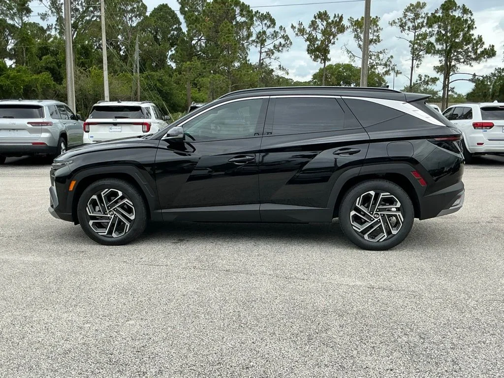 Used 2025 Black Hyundai Limited image 8