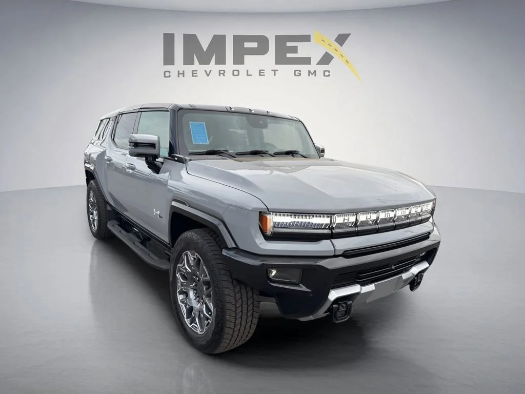 Used 2025 Meteorite Metallic (Grey) GMC 3X image 7