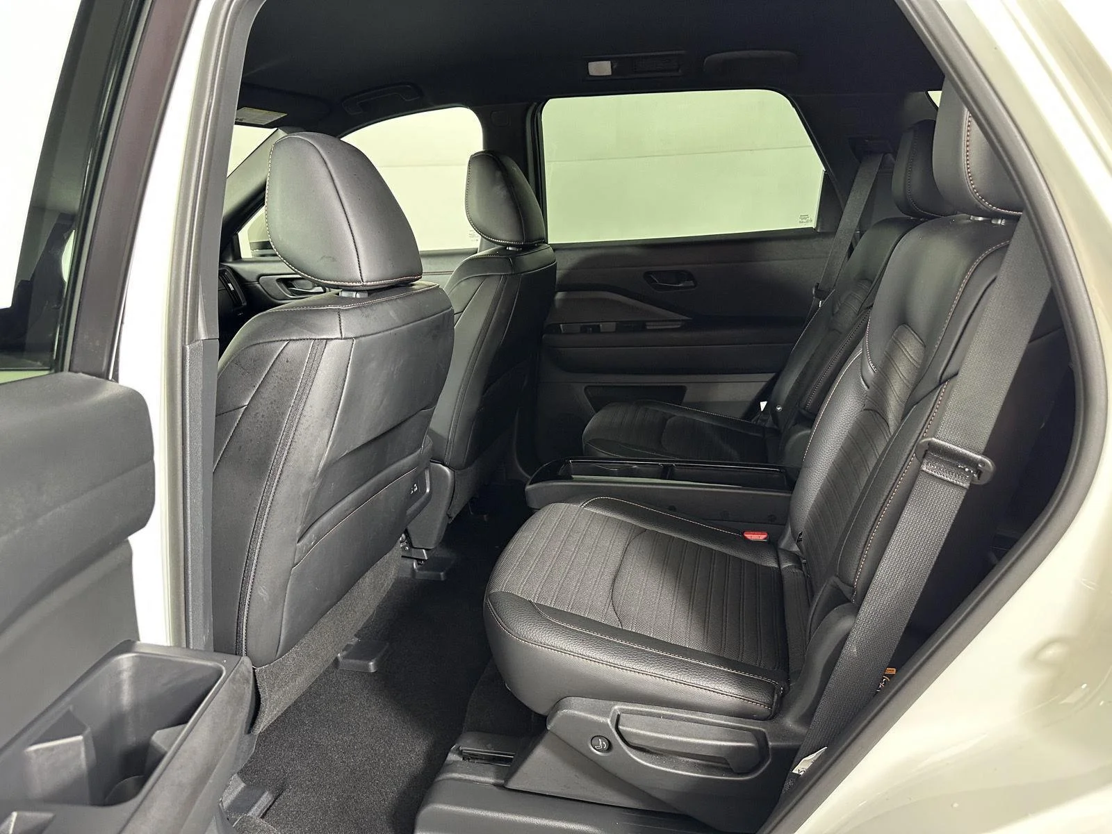 Used 2025 Glacier White Nissan Rock Creek image 11