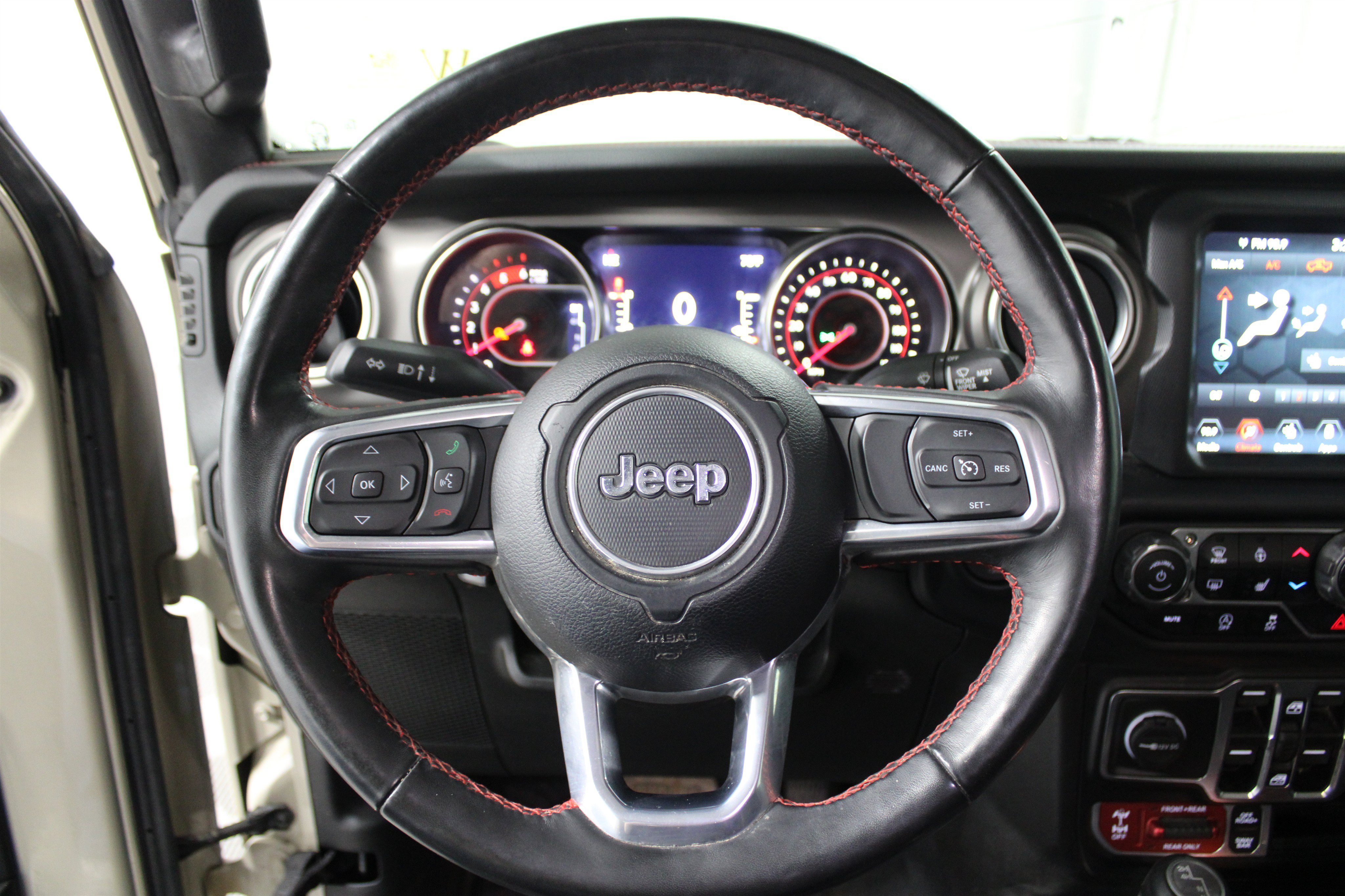 Used 2022 Limited Edition Gobi Clearcoat Jeep Rubicon image 9