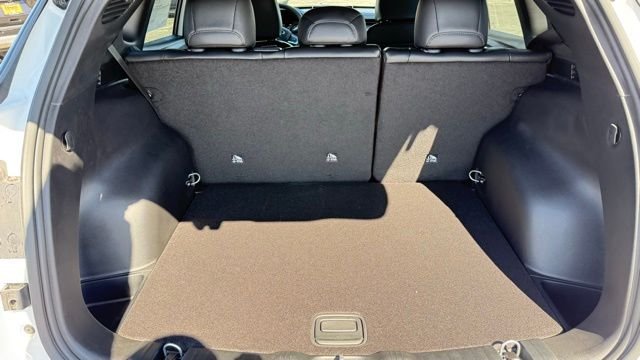 New 2026 Bright White Clearcoat Jeep Latitude image 23