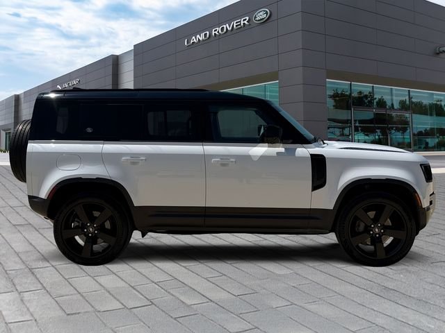 Used 2022 White Land Rover S image 6