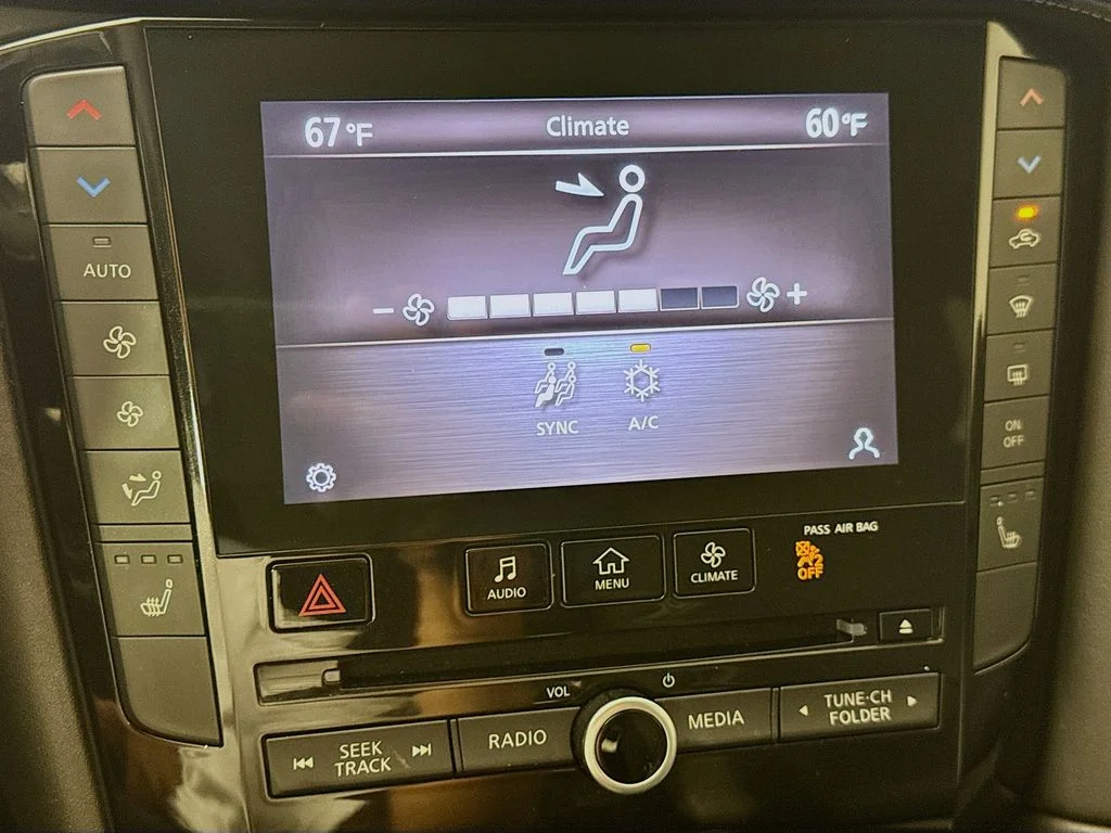 Certified Used 2023 White INFINITI LUXE image 20
