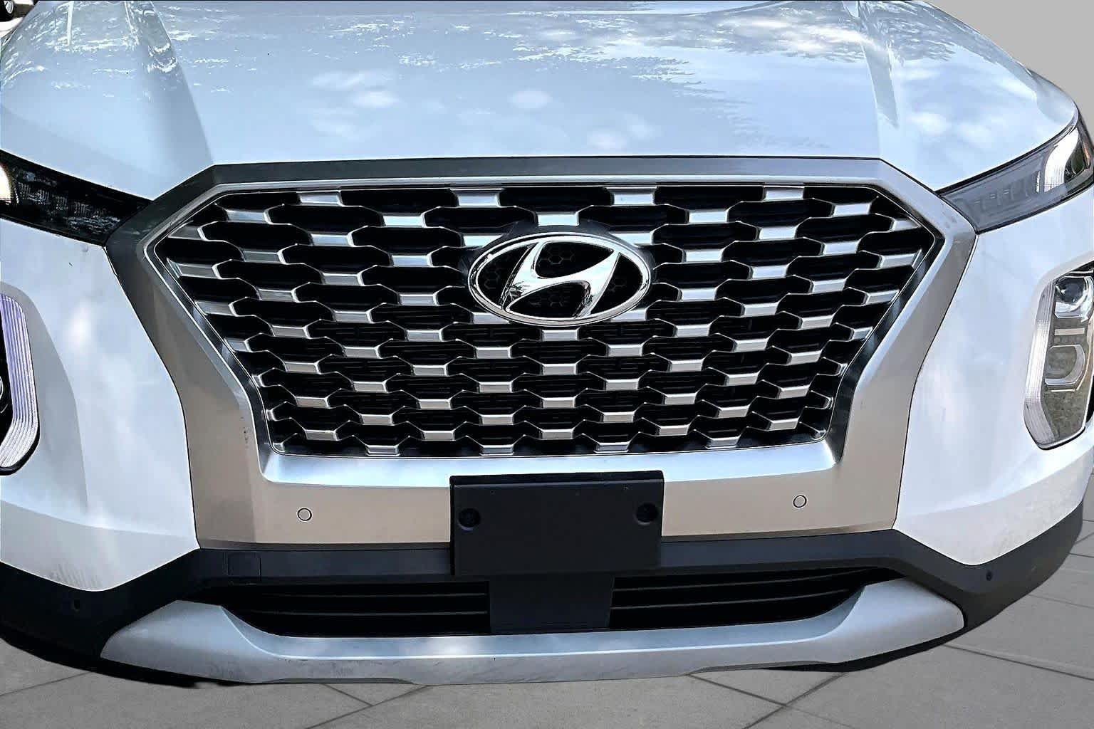 Used 2022 Hyper White Hyundai SEL image 30