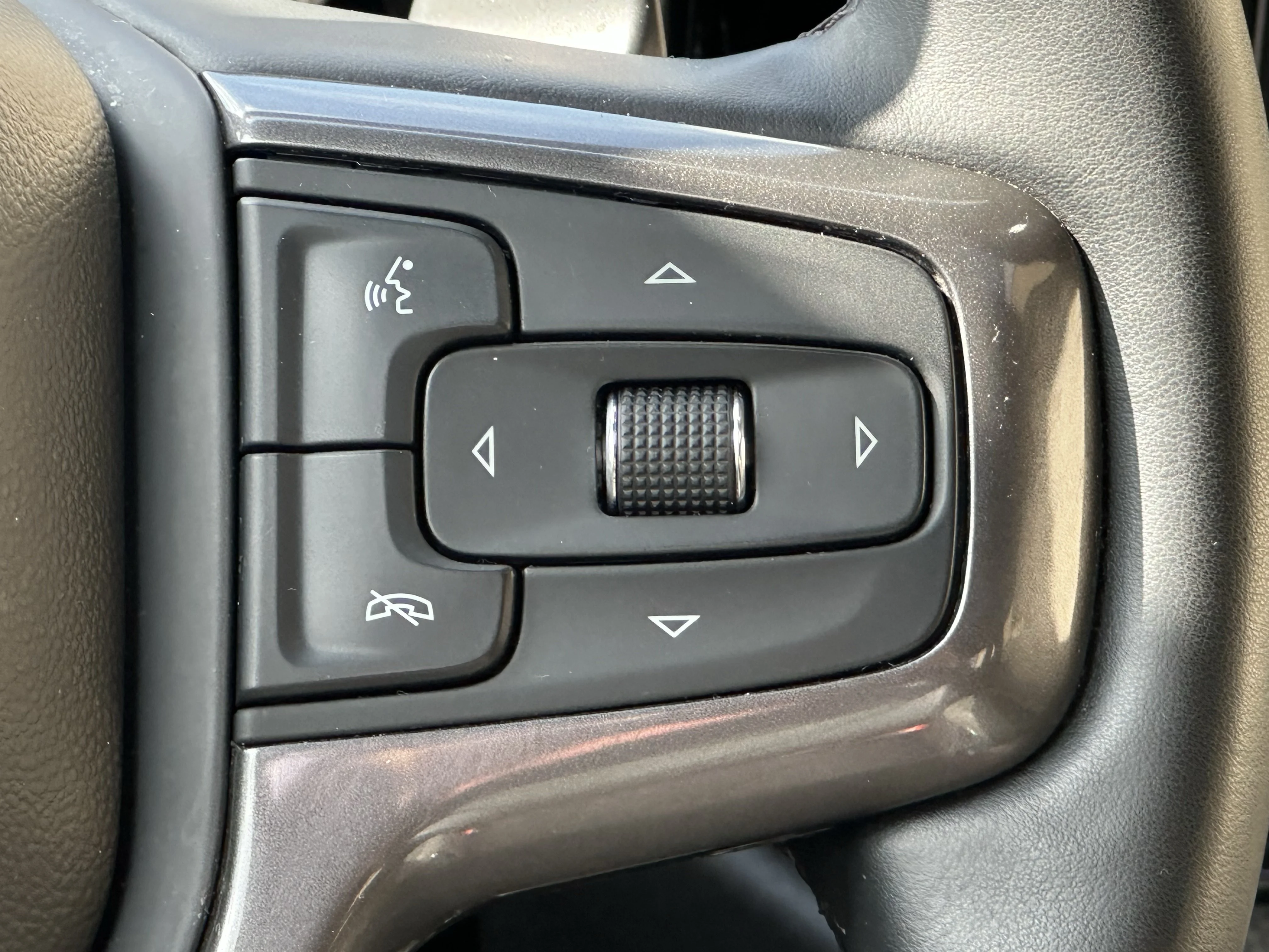 Certified Used 2025  Chevrolet ZR2 image 14