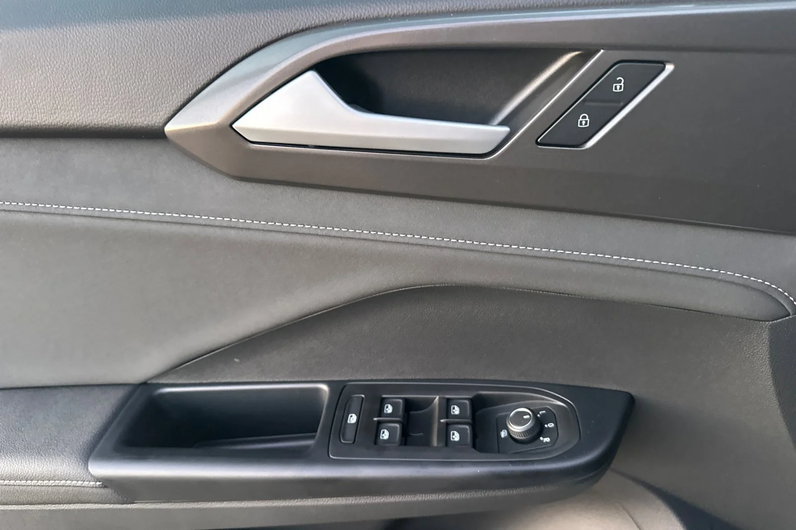 2026 Volkswagen Taos SE Black - Photo 11