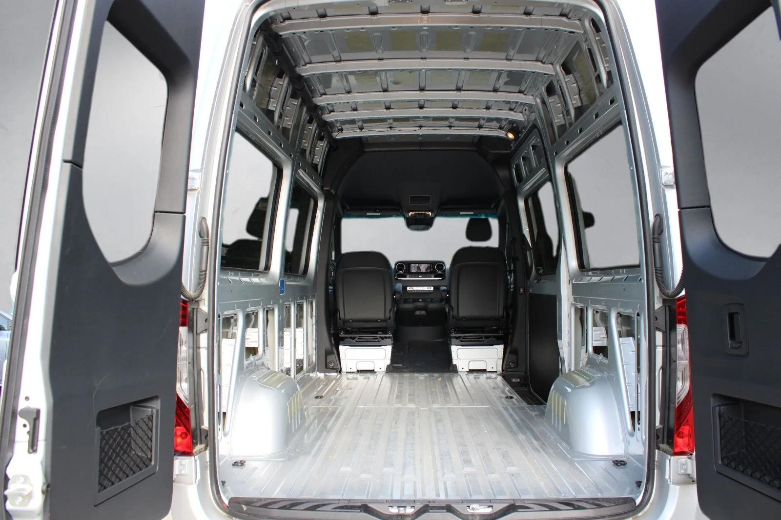 Used 2022  Mercedes-Benz Crew 144 WB image 24