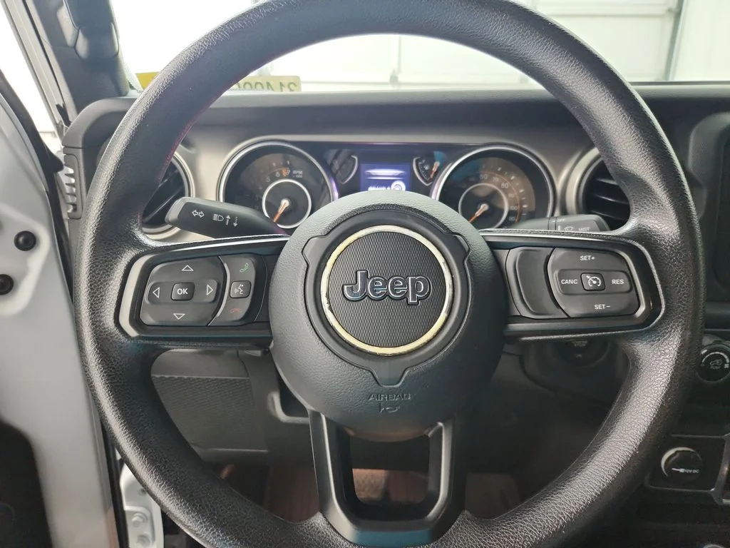 Used 2018 White Jeep Unlimited Sport image 25