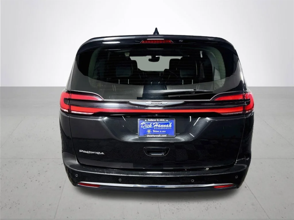 Used 2023 Black Chrysler Touring L image 7