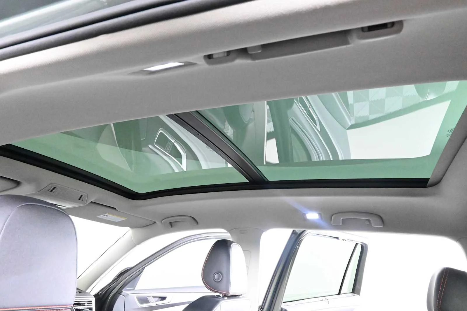 New 2026 Avocado Green Pearl Volkswagen 2.0T Peak Edition image 5